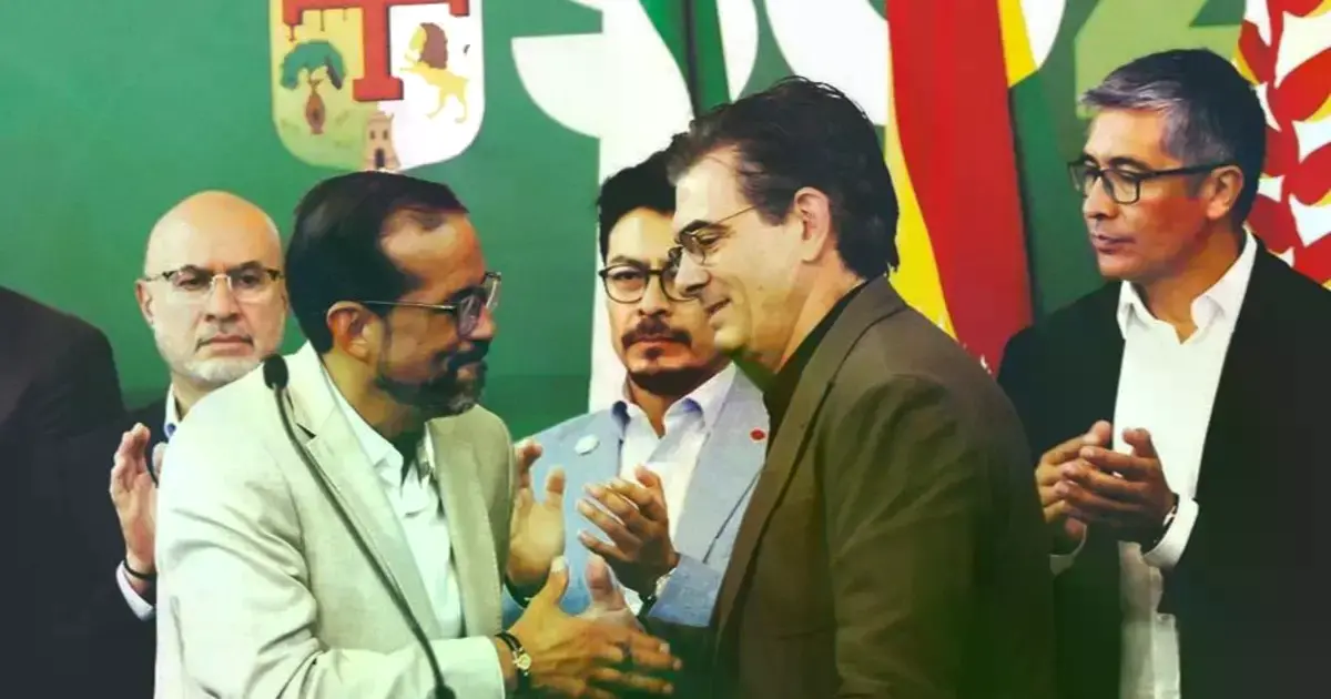 El gobernador de Santa Cruz saluda al presidente Paz tras la reunión de coordinación.
