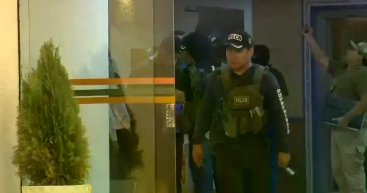Operativo policial en condominios de Equipetrol, Santa Cruz de la Sierra.