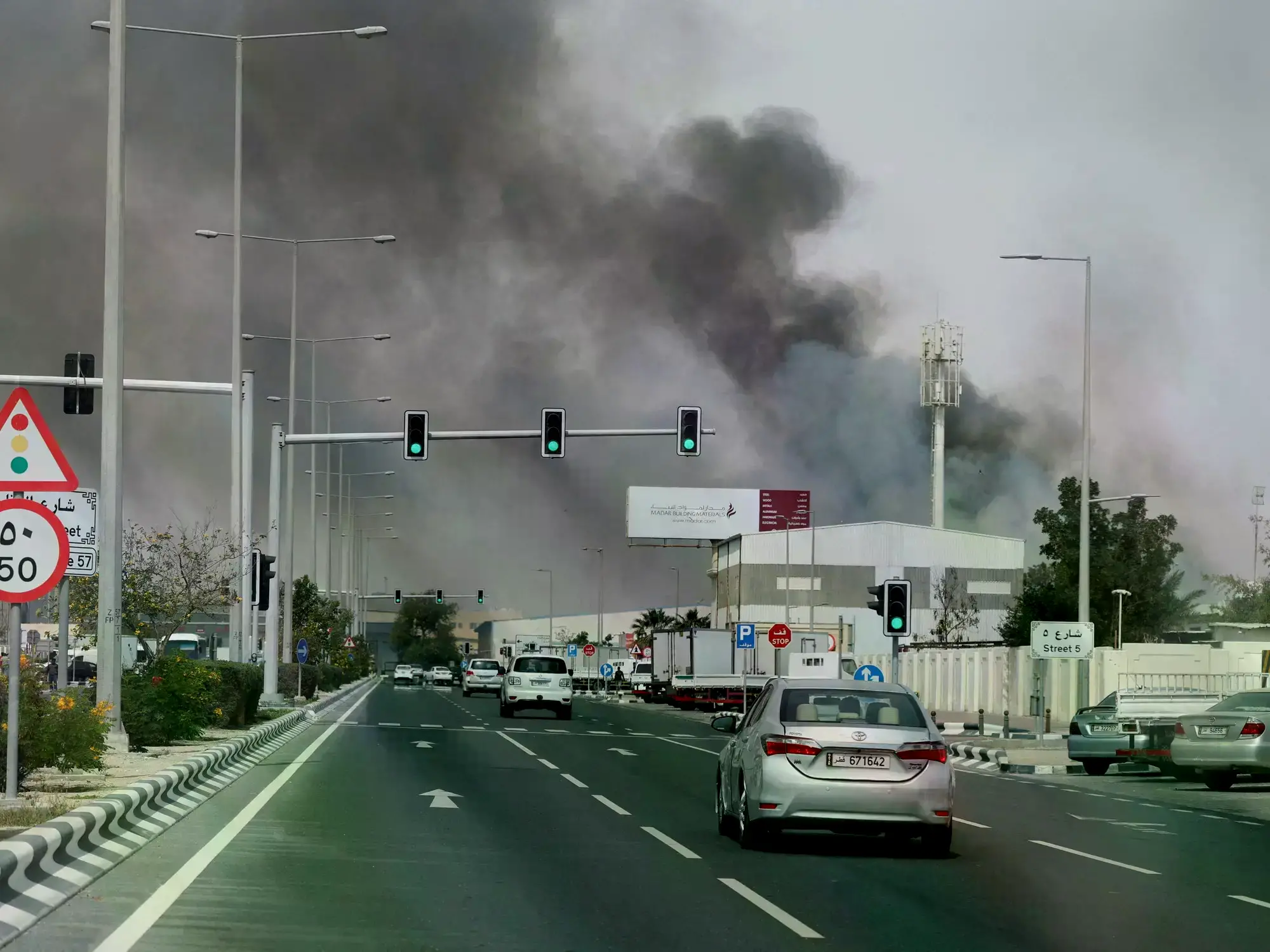Humo en Doha tras el ataque de un misil iraní, en Qatar.
