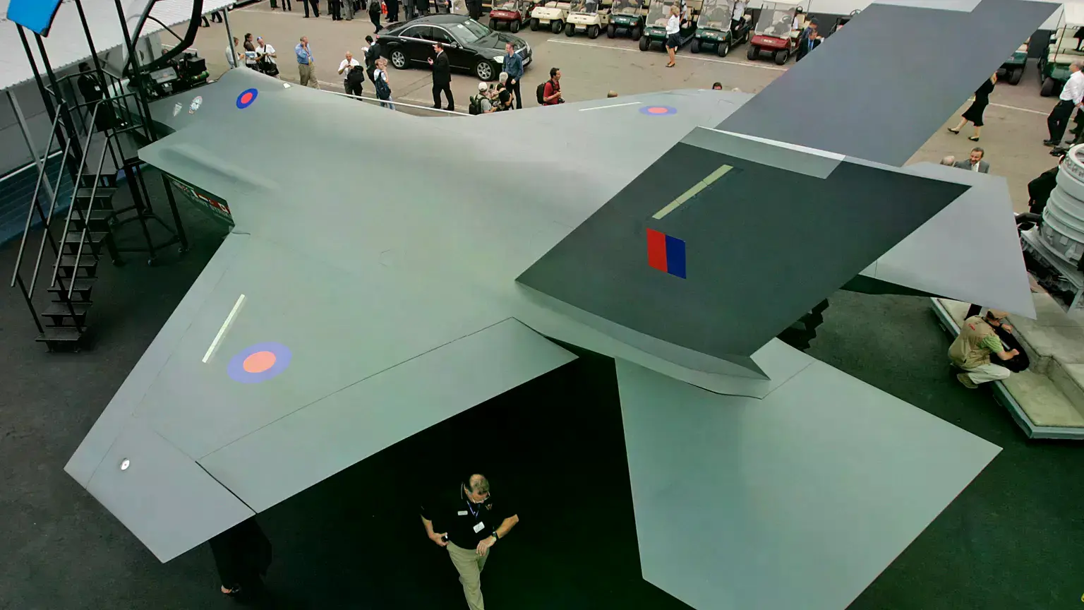 El F-35 Lightning II Joint Strike Fighter de Lockheed Martin durante el salón aeroespacial de Farnborough, Inglaterra, julio