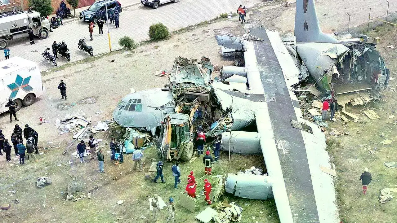 Una imagen del avión Hércules, siniestrado en la ciudad de El Alto.