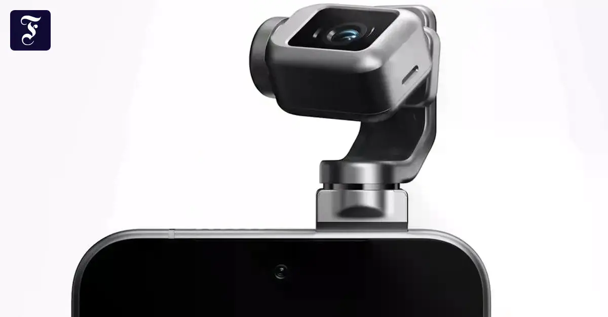 La cámara desplegada con gimbal en el Robot Phone