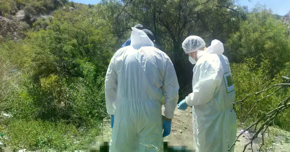 El cuerpo sin vida fue encontrado a un lado de la carretera