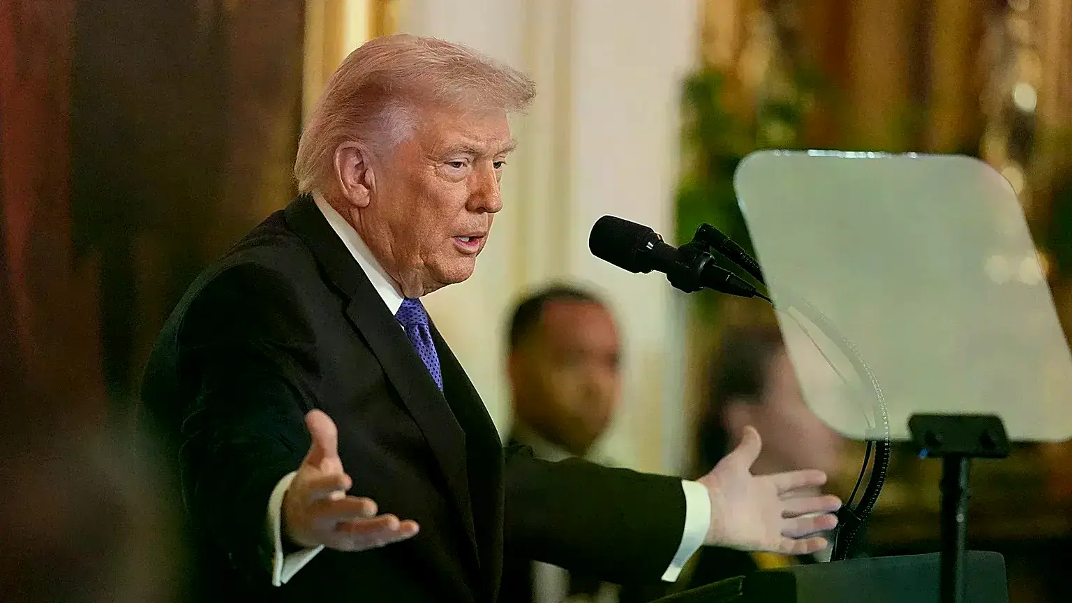 El presidente Trump habla en una ceremonia en la Casa Blanca, Washington D. C., el 2 de marzo de 2026.