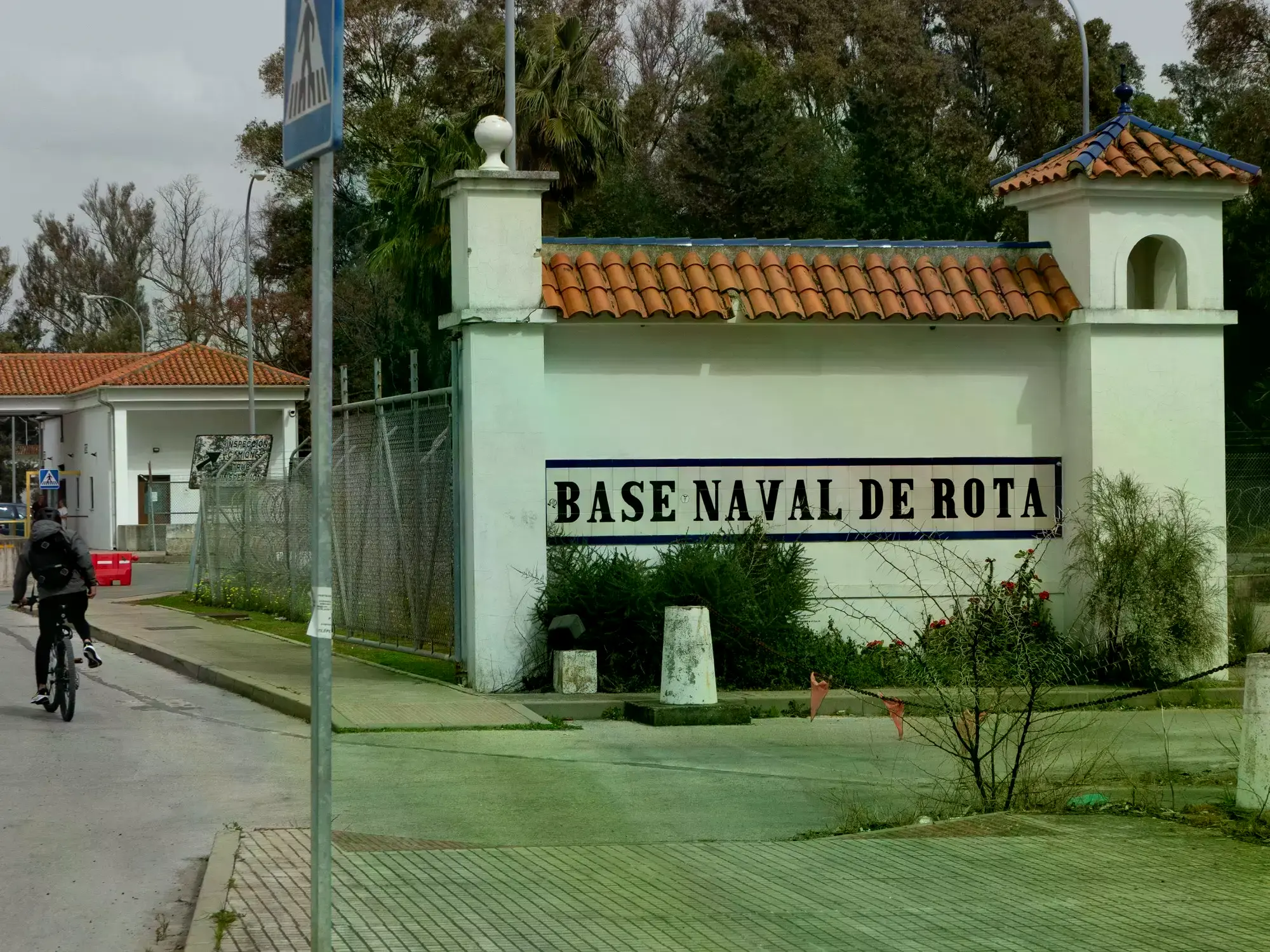 Entrada a la base Naval de Rota, este martes.