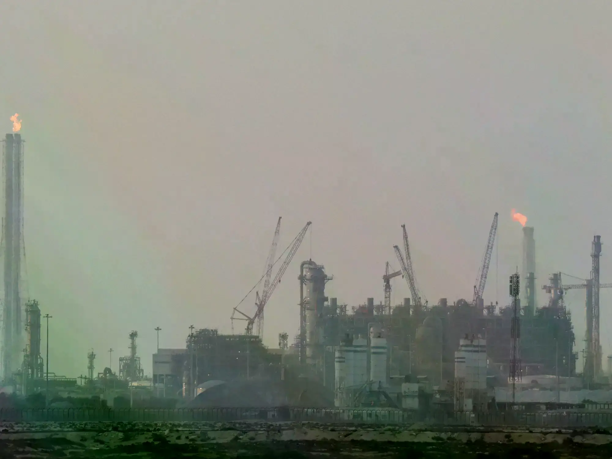 Instalaciones de producción de gas natural licuado de QatarEnergy en Ras Laffan, Qatar.