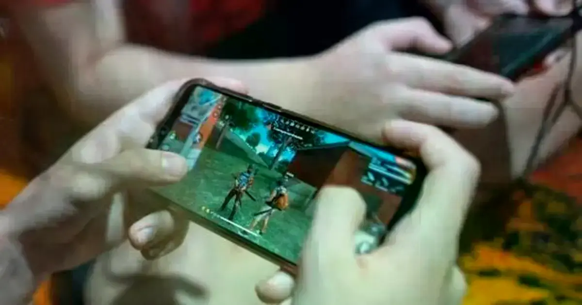 Dos personas jugando Free Fire
