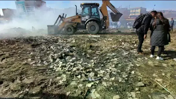 Los billetes fueron incinerados en el lugar del accidente.