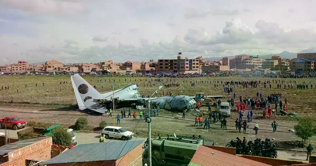 El avión Hércules que se estrelló en El Alto el pasado viernes.