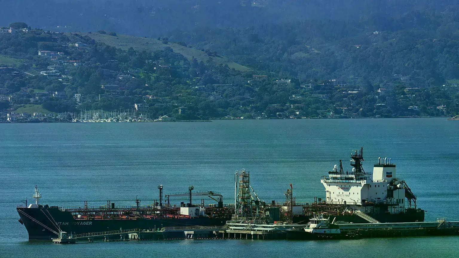 Un petrolero atracado en la refinería de Chevron en Richmond, California, el 3 de marzo de 2026.