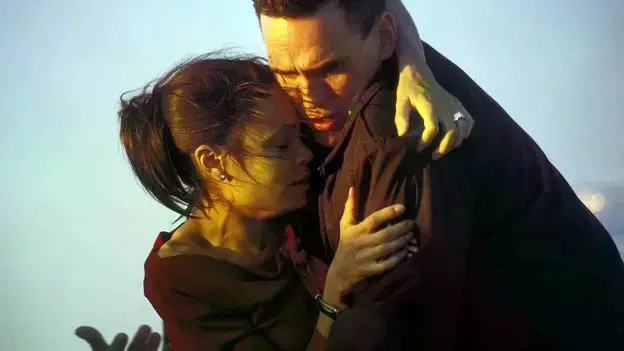 El reparto y equipo de 'Crash' celebra su victoria en los Oscar.