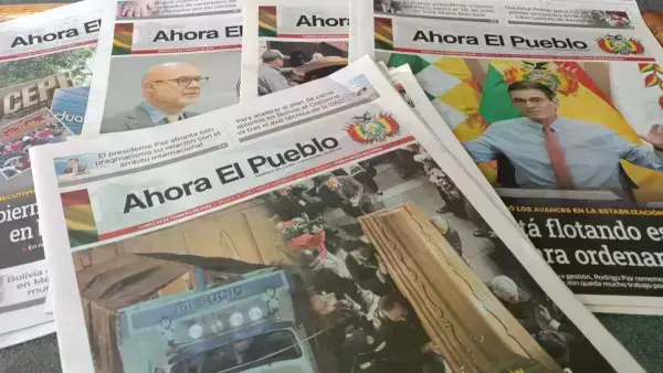 Ejemplares del periódico Ahora El Pueblo de diferentes días.