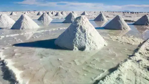 Explotación de salmueras en Uyuni.