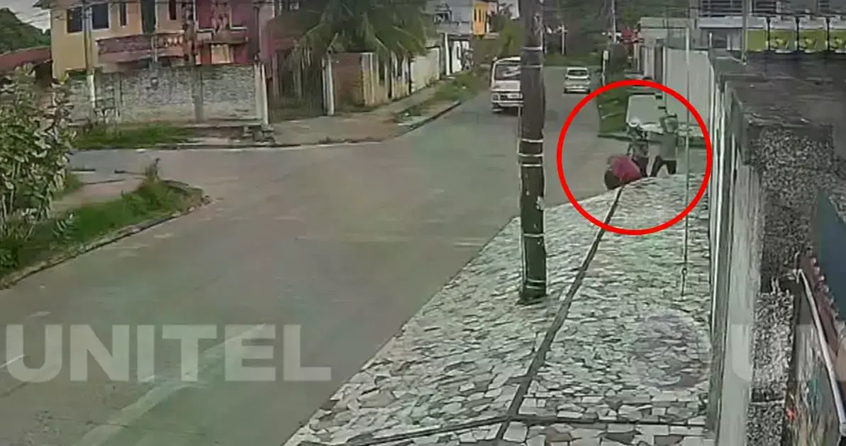 Captura de video de la cámara de seguridad que muestra el atraco.