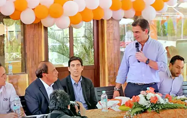 Rodrigo Paz con los candidatos de Patria Unidos este miércoles.