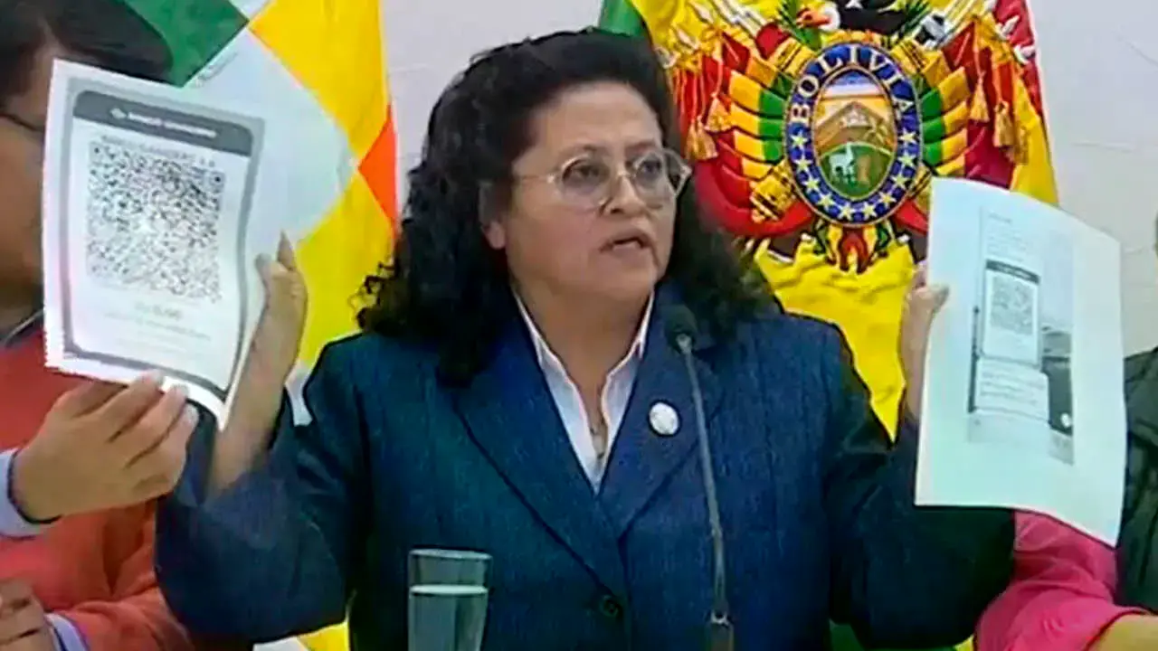 La ministra de Salud, en conferencia de prensa.