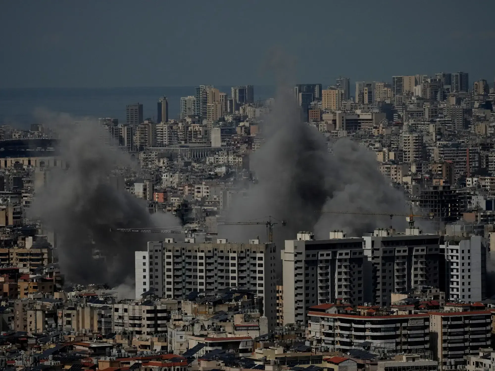 La localidad de Dahiyeh, en las afueras de Beirut, también fue bombardeada por las fuerzas israelíes.