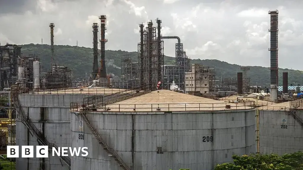 Buques petroleros cerca del Estrecho de Ormuz, un punto crítico para el suministro energético.