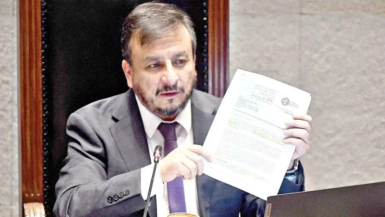 El ministro de Hidrocarburos, Mauricio Medinaceli, durante su informe oral en la Cámara de Senadores.
