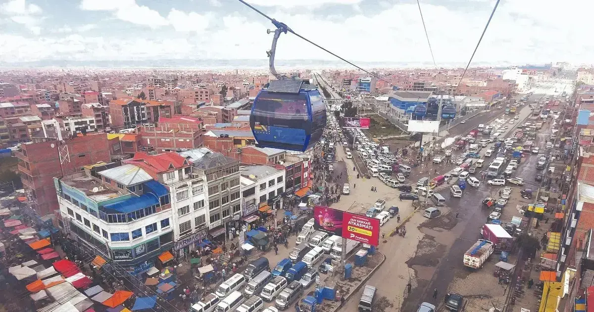 Una vista panorámica desde el Teleférico, muestra una parte de la ciudad de El Alto.