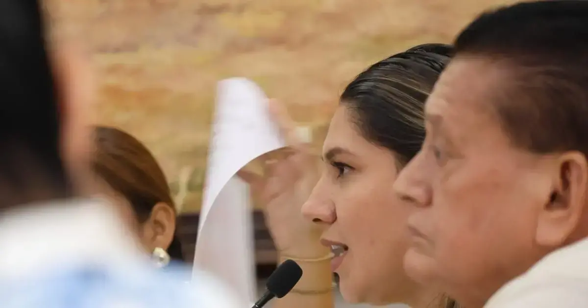 Gabriela Garzon defendio la posicion de su bancada durante la sesion.