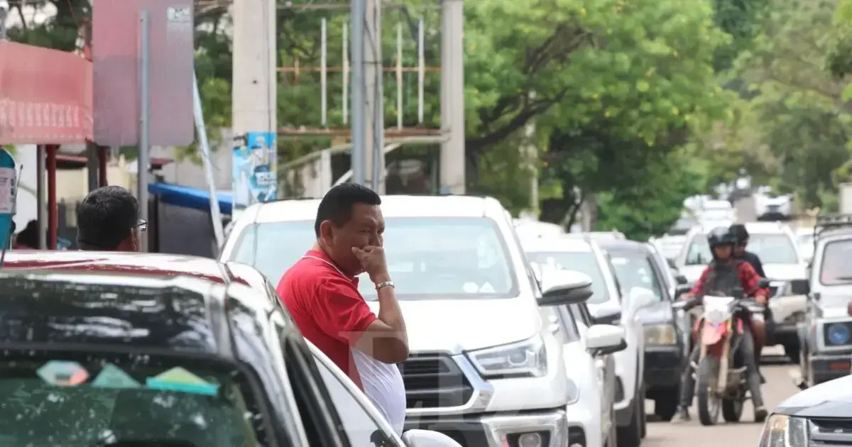 Filas por gasolina en Santa Cruz