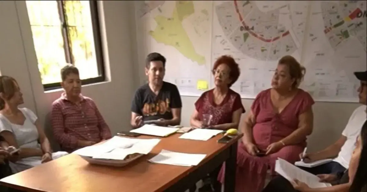 Los activistas en su reunión con el candidato de Unidad Nacional.