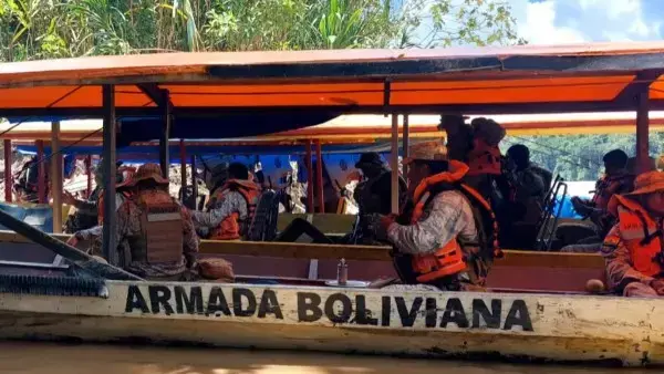 Uniformados de la Armada Boliviana durante el operativo contra la minería ilegal.