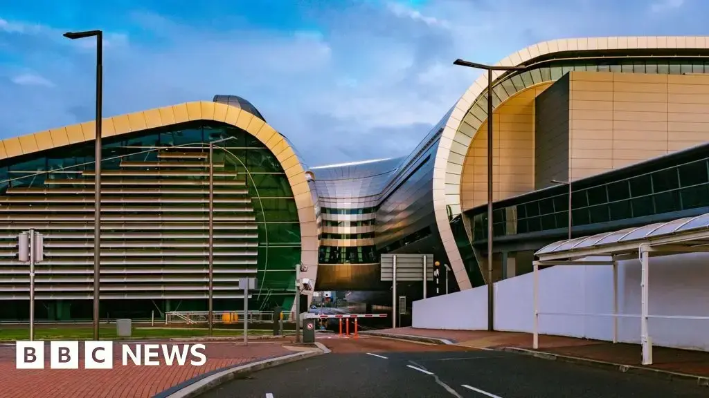 El avión fletado aterrizó en el Aeropuerto de Dublín tras partir de Mascate, Omán.