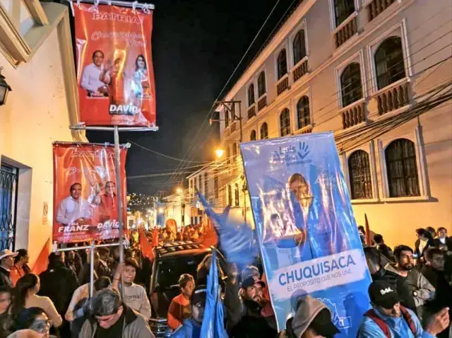Militantes de alianzas políticas intensifican su campaña rumbo a las subnacionales.