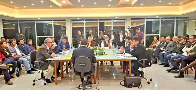 Foro debate de candidatos a la Gobernación de Chuquisaca en la Casa Empresarial.