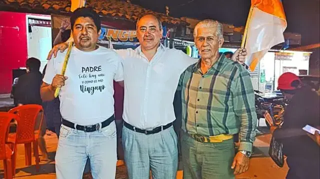 Manfred Pérez (c) en el Chaco.