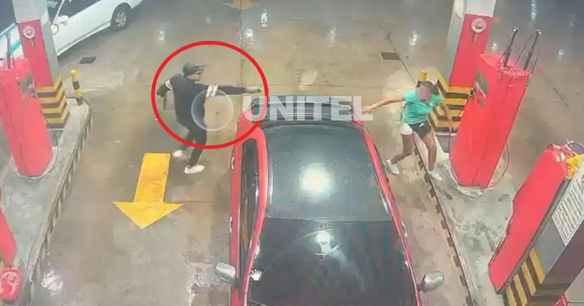 Captura de video del momento de la amenaza en el surtidor.