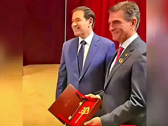 El presidente de Bolivia, Rodrigo Paz, durante su intervención en un conversatorio en Miami.