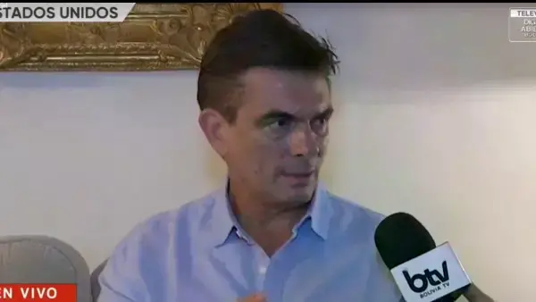 El presidente Rodrigo Paz en entrevista con el canal estatal Bolivia TV en Miami.