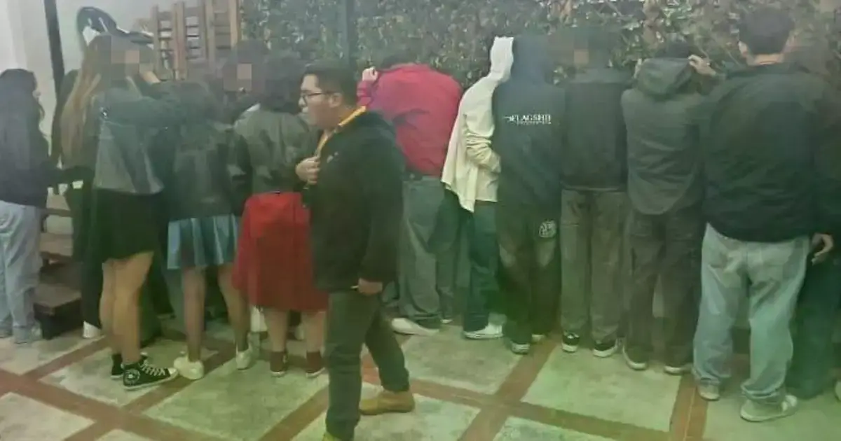 Parte de los jóvenes retenidos por la Policía en la fiesta clandestina.