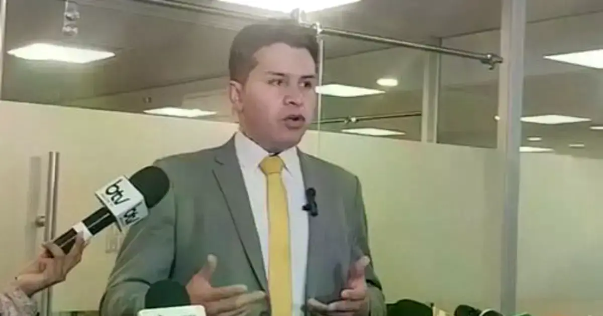 Manolo Rojas en conferencia de prensa.