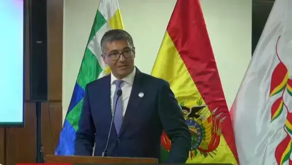 Ministro Espinoza pide cautela ante alza del crudo.