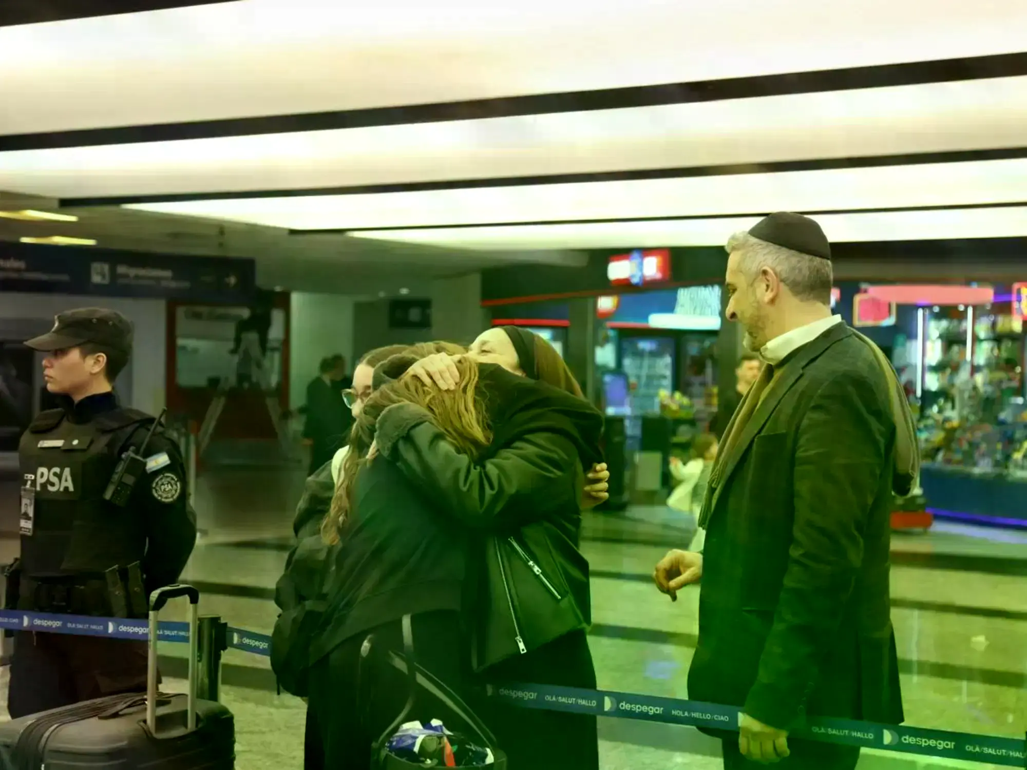 Pablo Quirno anunció que 97 argentinos varados en Emiratos Árabes pudieron salir de ese país.