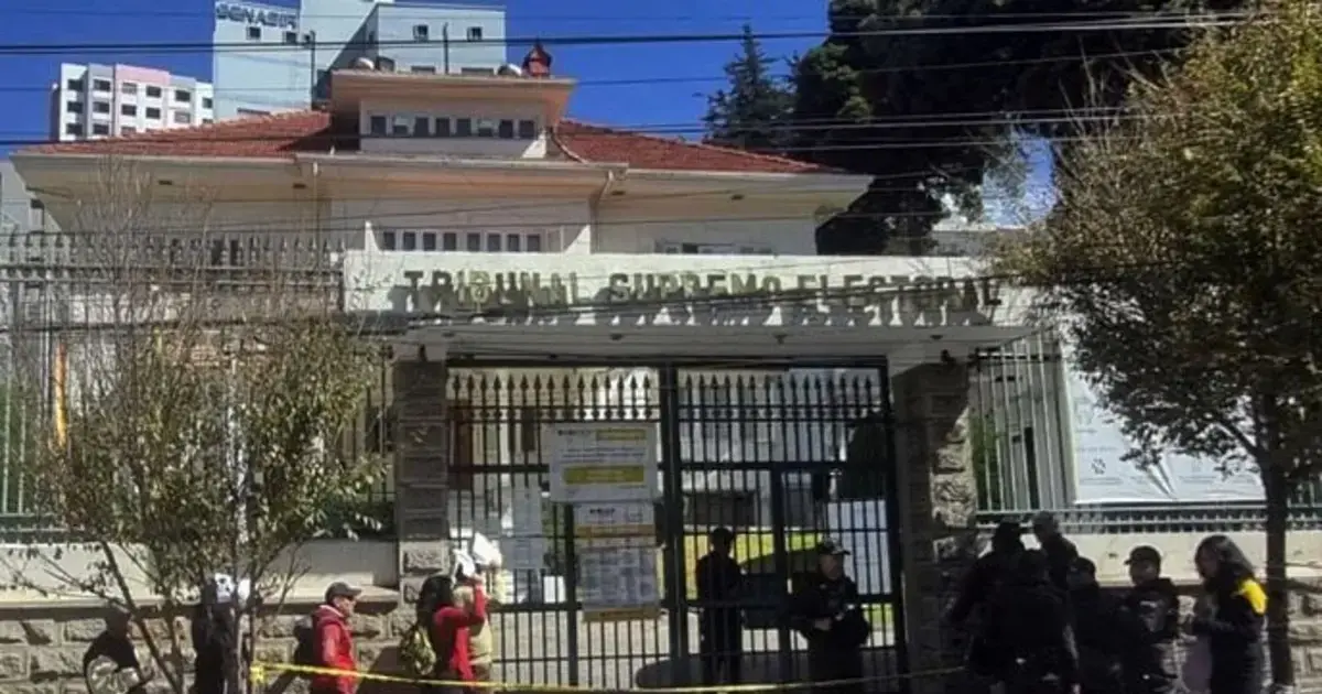 El edificio del TSE en La Paz.