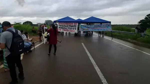 Bloqueo de productores en Yapacaní.