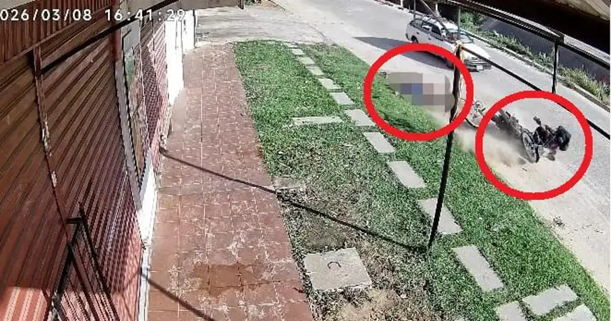 Captura de video del accidente donde el motociclista huye.