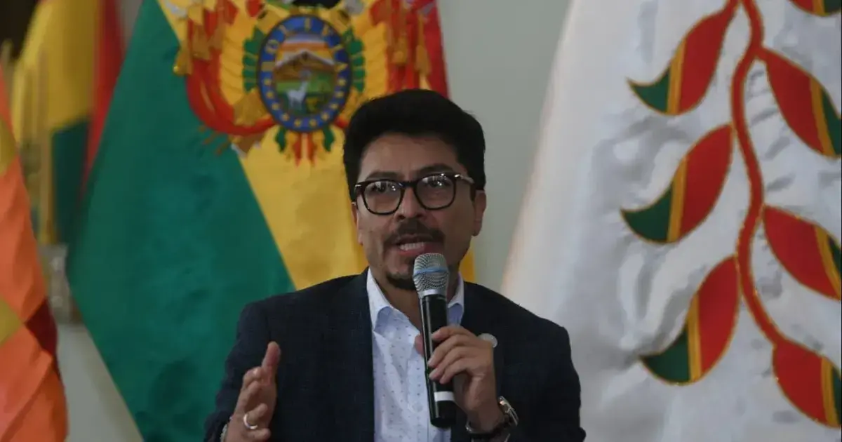 El canciller Aramayo ofrece una rueda de prensa.