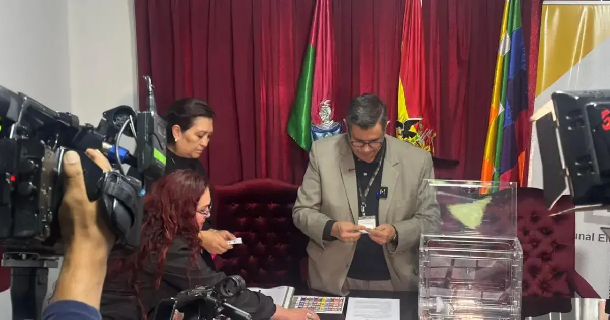 El sorteo se realizó en el Tribunal Electoral Departamental de La Paz.
