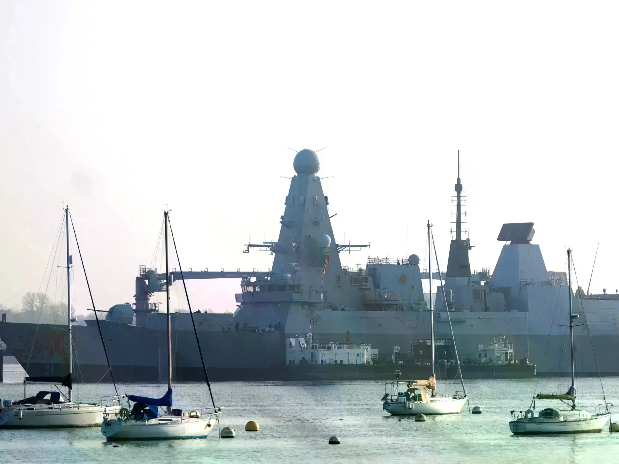 El HMS Dragon en Portsmouth antes de partir hacia Chipre.