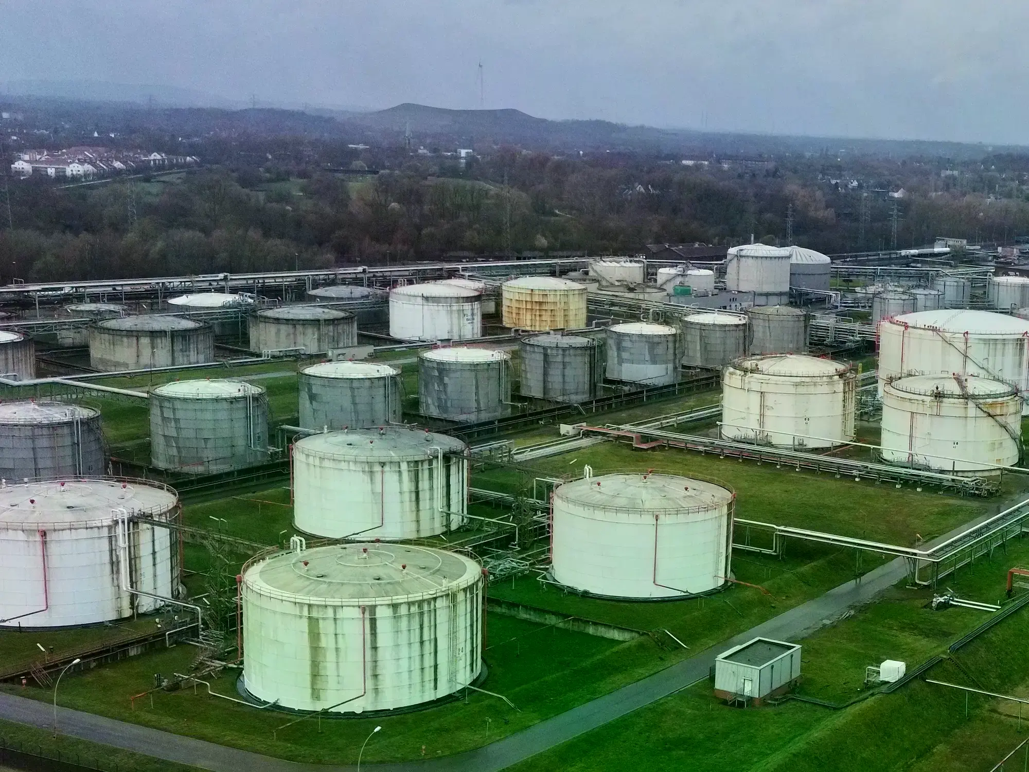 Depósitos de petróleo en una refinería de BP en Alemania.