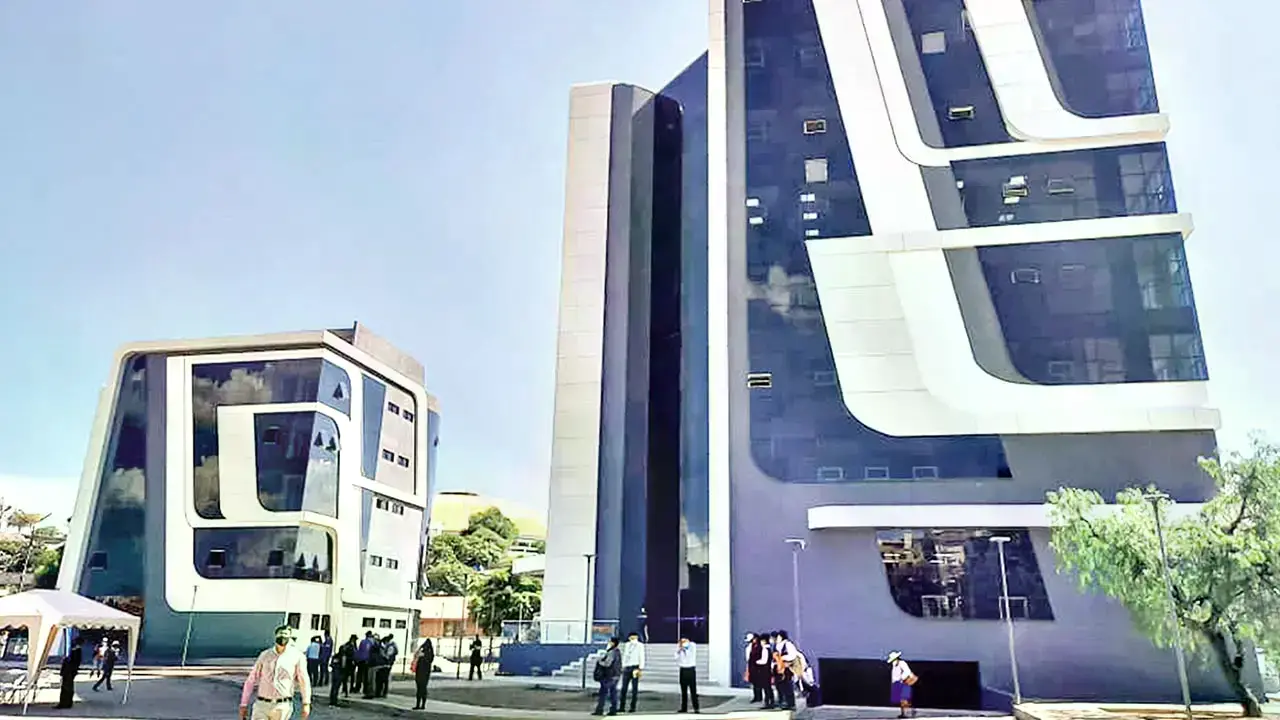 El edificio de la Gobernación de Cochabamba.