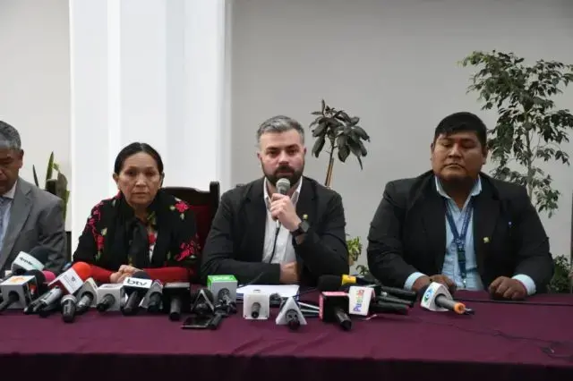 Legisladores de la Alianza Libre en una conferencia de prensa.