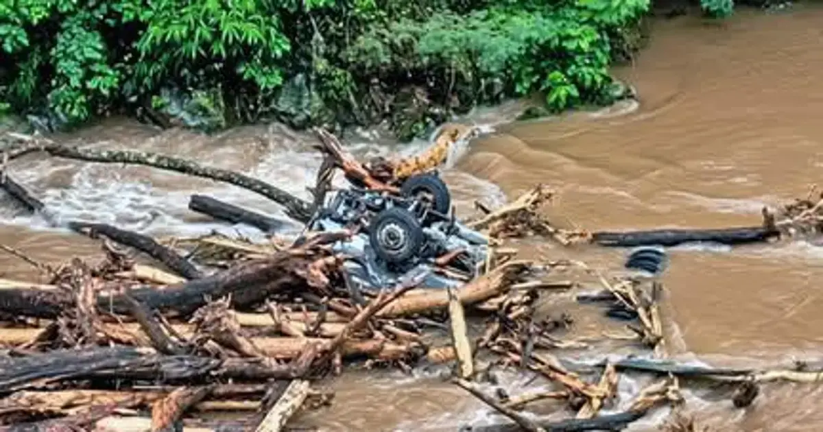 El vehículo que fue arrastrado por el río en Entre Ríos, Tarija.