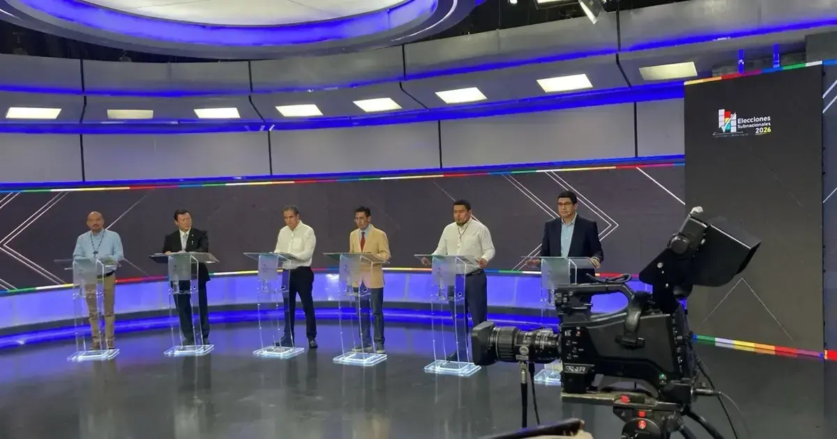 Los seis primeros candidatos que saltaron al plató del debate.